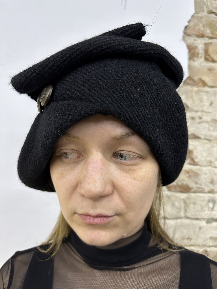 Шапка Комова Жанна (2007)