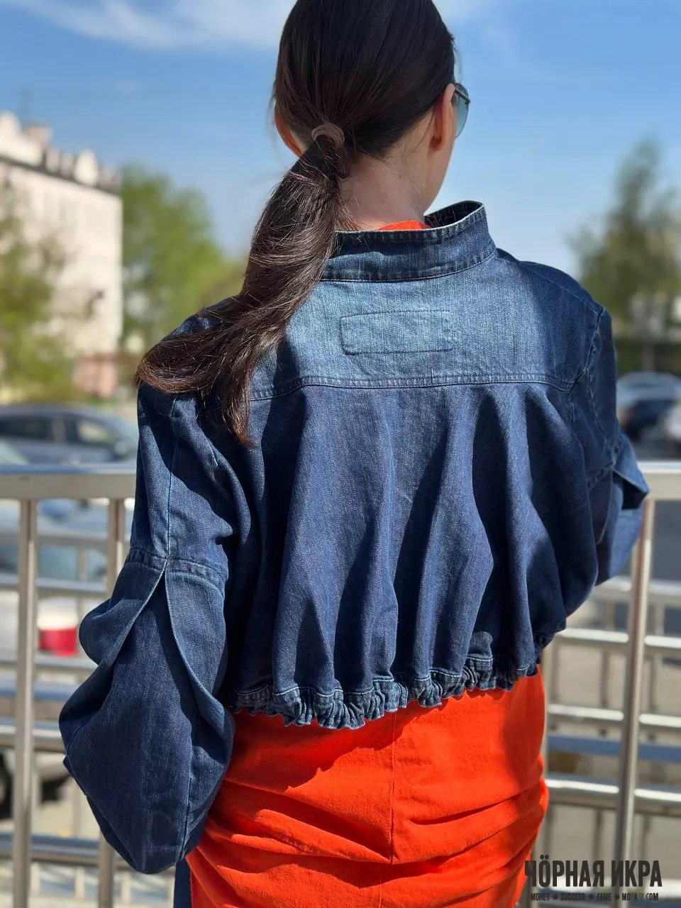ДЕРЗКИЙ ДЖИНС: КОГДА URBAN CHIC ВСТРЕЧАЕТ СОЛНЕЧНЫЙ ДЕНЬ