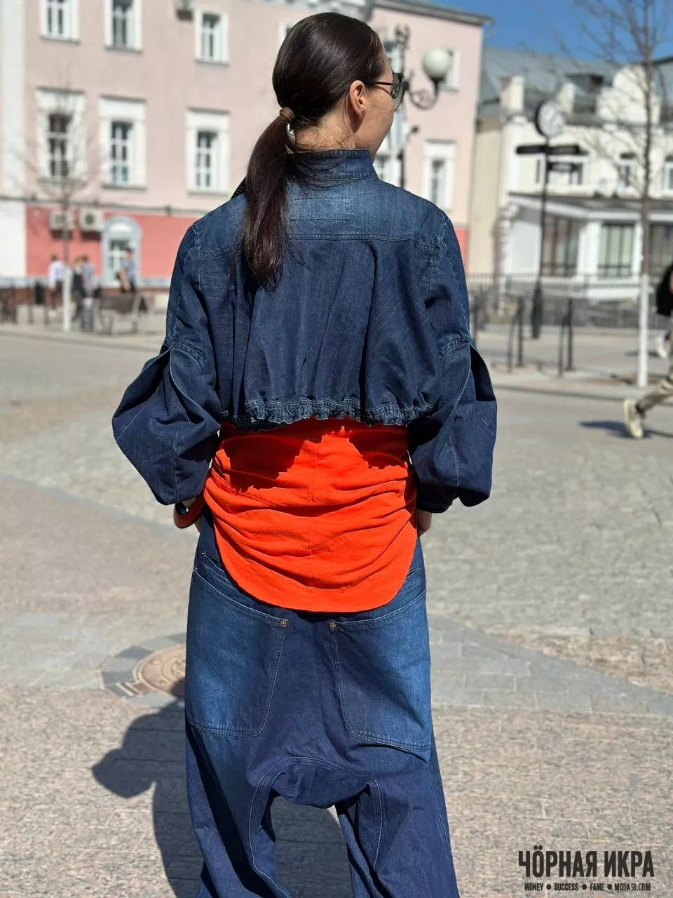 ДЕРЗКИЙ ДЖИНС: КОГДА URBAN CHIC ВСТРЕЧАЕТ СОЛНЕЧНЫЙ ДЕНЬ