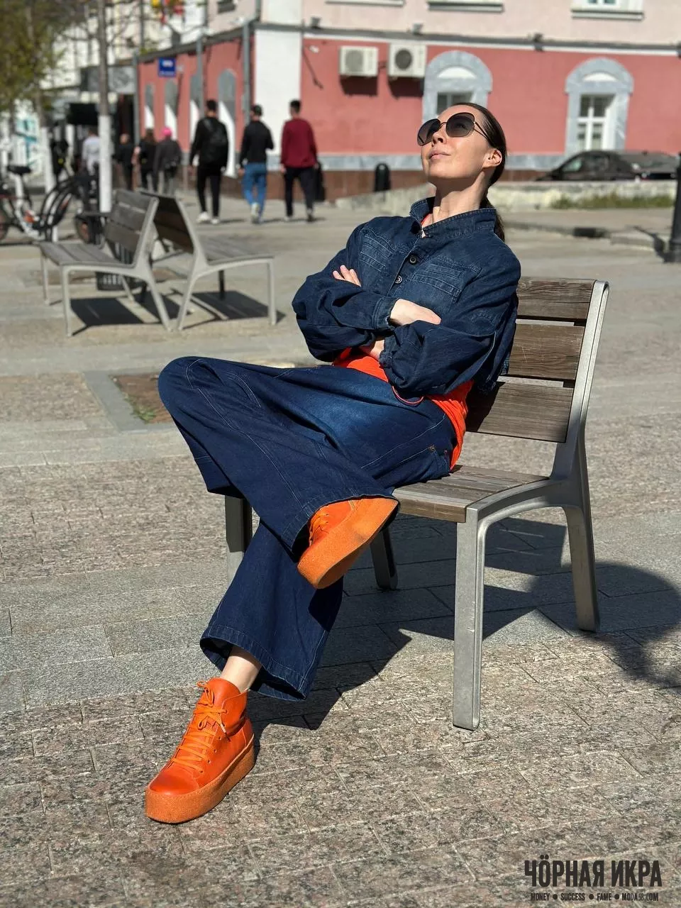 ДЕРЗКИЙ ДЖИНС: КОГДА URBAN CHIC ВСТРЕЧАЕТ СОЛНЕЧНЫЙ ДЕНЬ