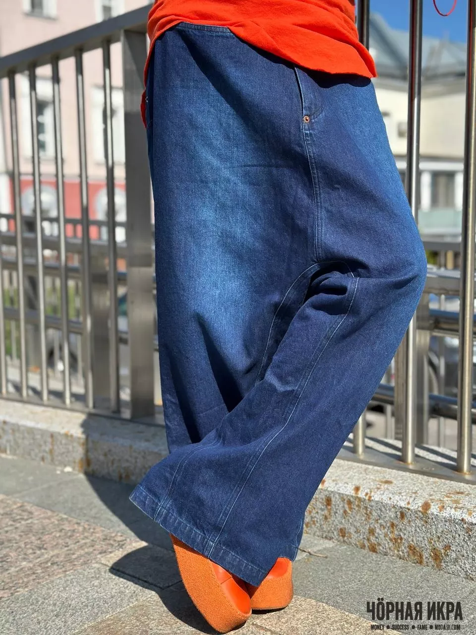 ДЕРЗКИЙ ДЖИНС: КОГДА URBAN CHIC ВСТРЕЧАЕТ СОЛНЕЧНЫЙ ДЕНЬ