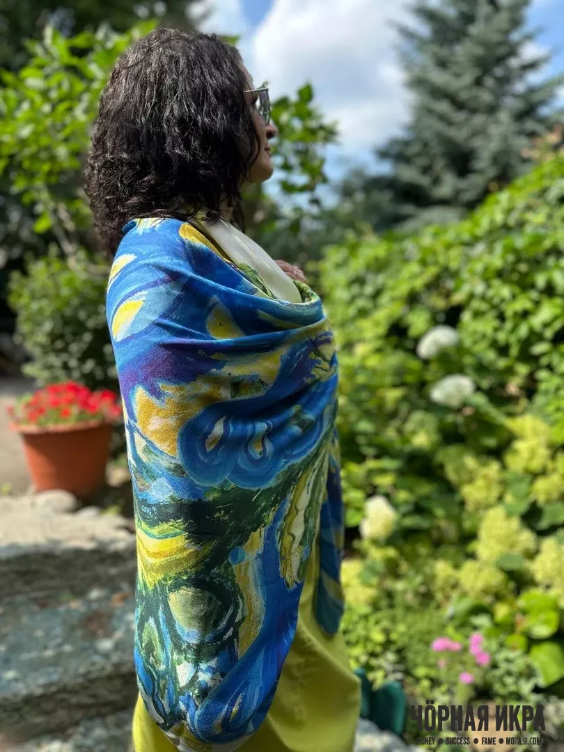 Когда надела палантин и стала живой картиной Ван Гога! 🌻