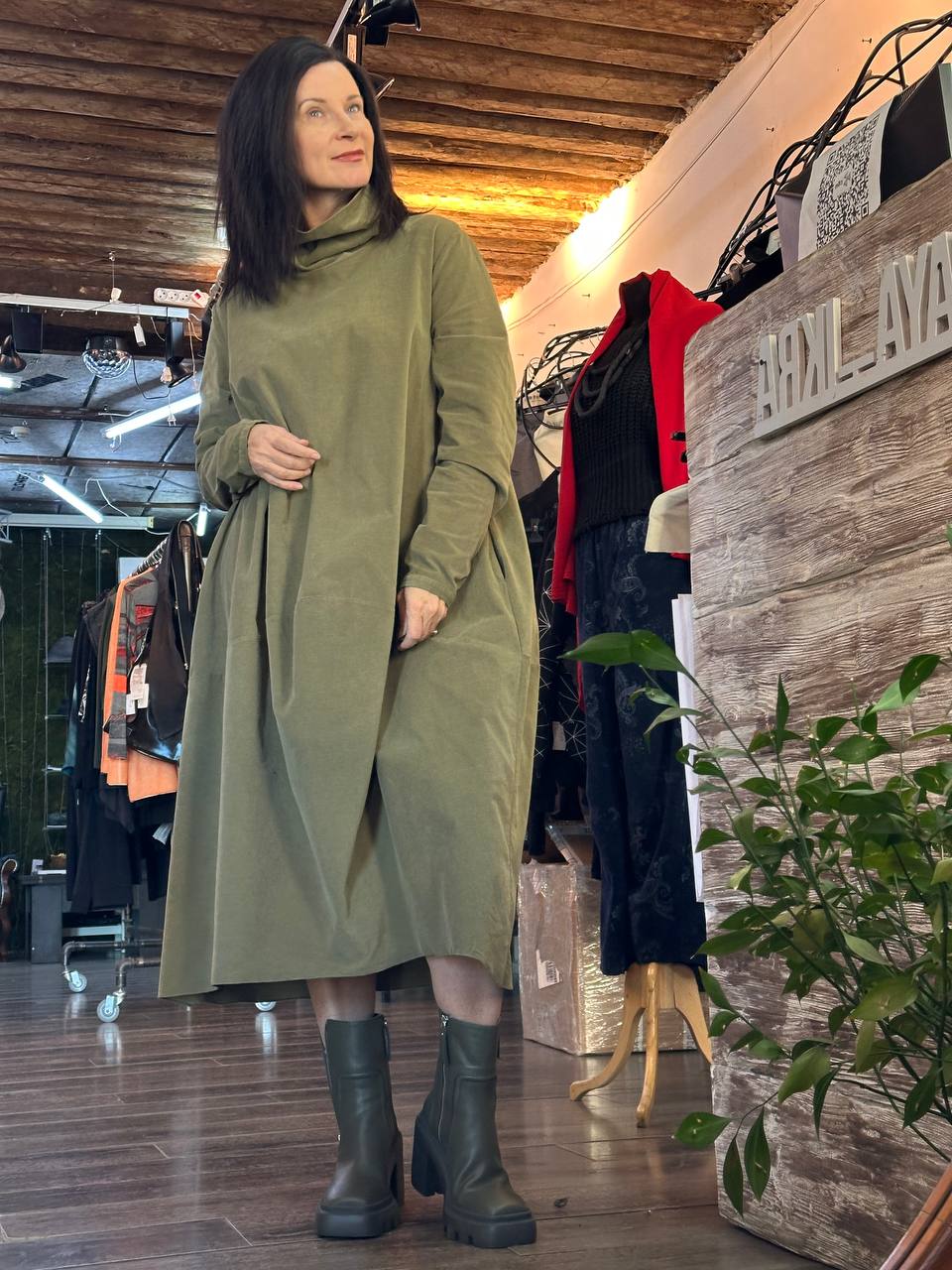 Бархатная мягкость: платье TreBarraBi из микровельвета 🌑✨