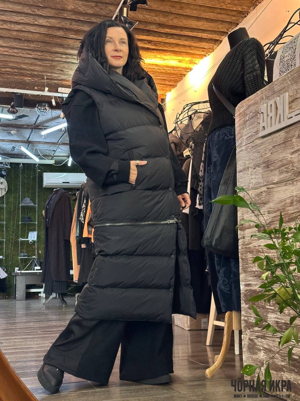 Архитектурный силуэт: платье и сетчатая накидка Xenia Design 🕸️🖤