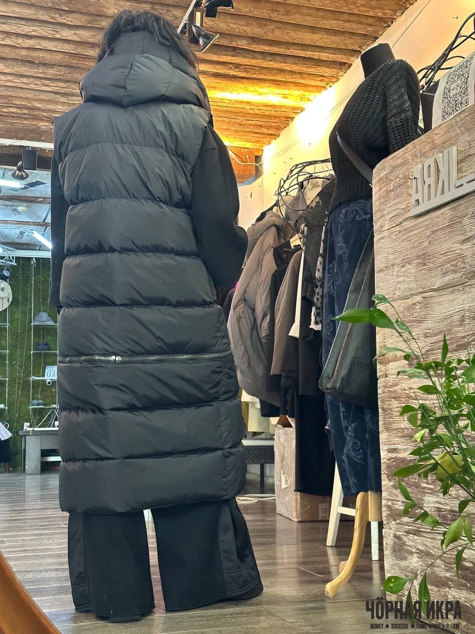 Архитектурный силуэт: платье и сетчатая накидка Xenia Design 🕸️🖤