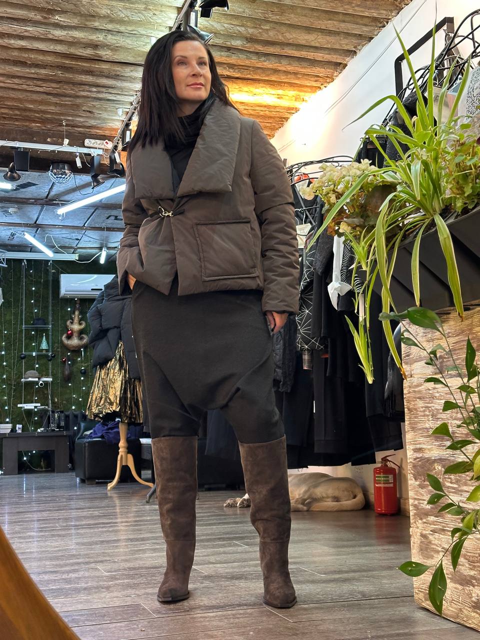 Куртка TreBarraBi + брюки THOMKROM + сумка Julia Fom — это когда ты смотришь в окно на -15 и думаешь: «Ну и пусть, я всё равно выйду красиво» 😄