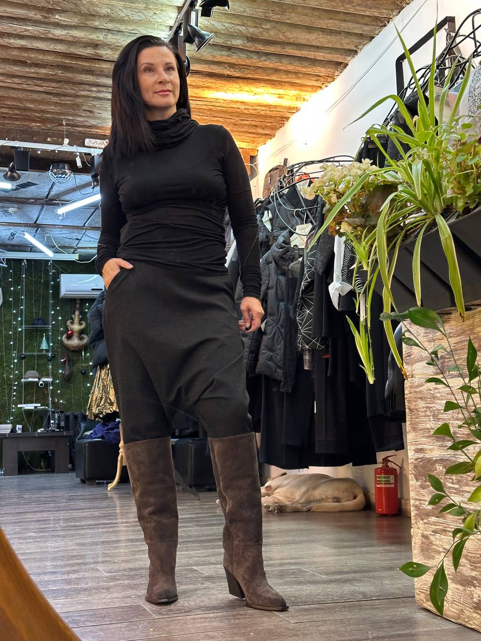 Куртка TreBarraBi + брюки THOMKROM + сумка Julia Fom — это когда ты смотришь в окно на -15 и думаешь: «Ну и пусть, я всё равно выйду красиво» 😄