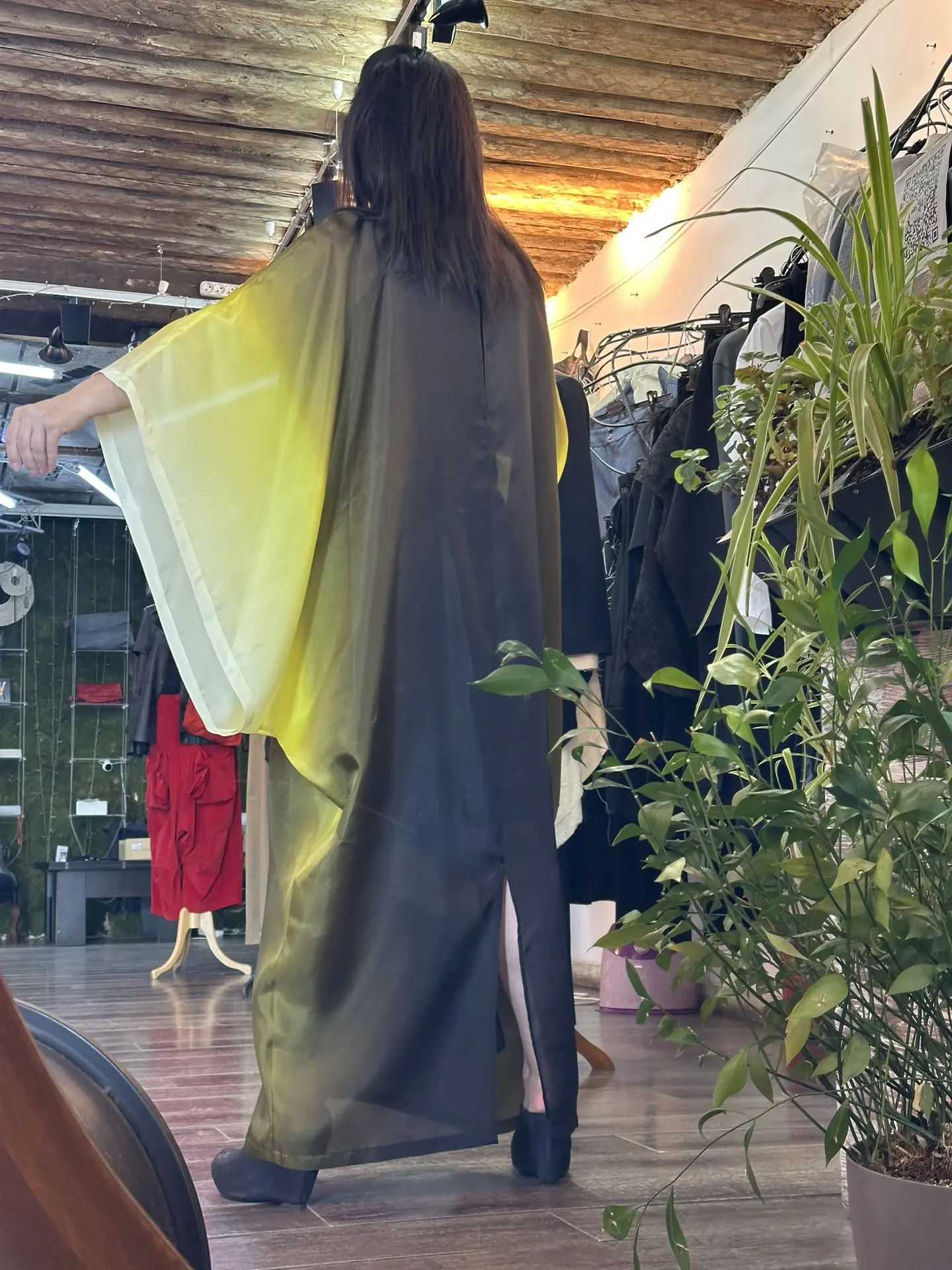 🖤 Градиент как философия: платье, в котором темнота перетекает в свет — и обе стороны правы